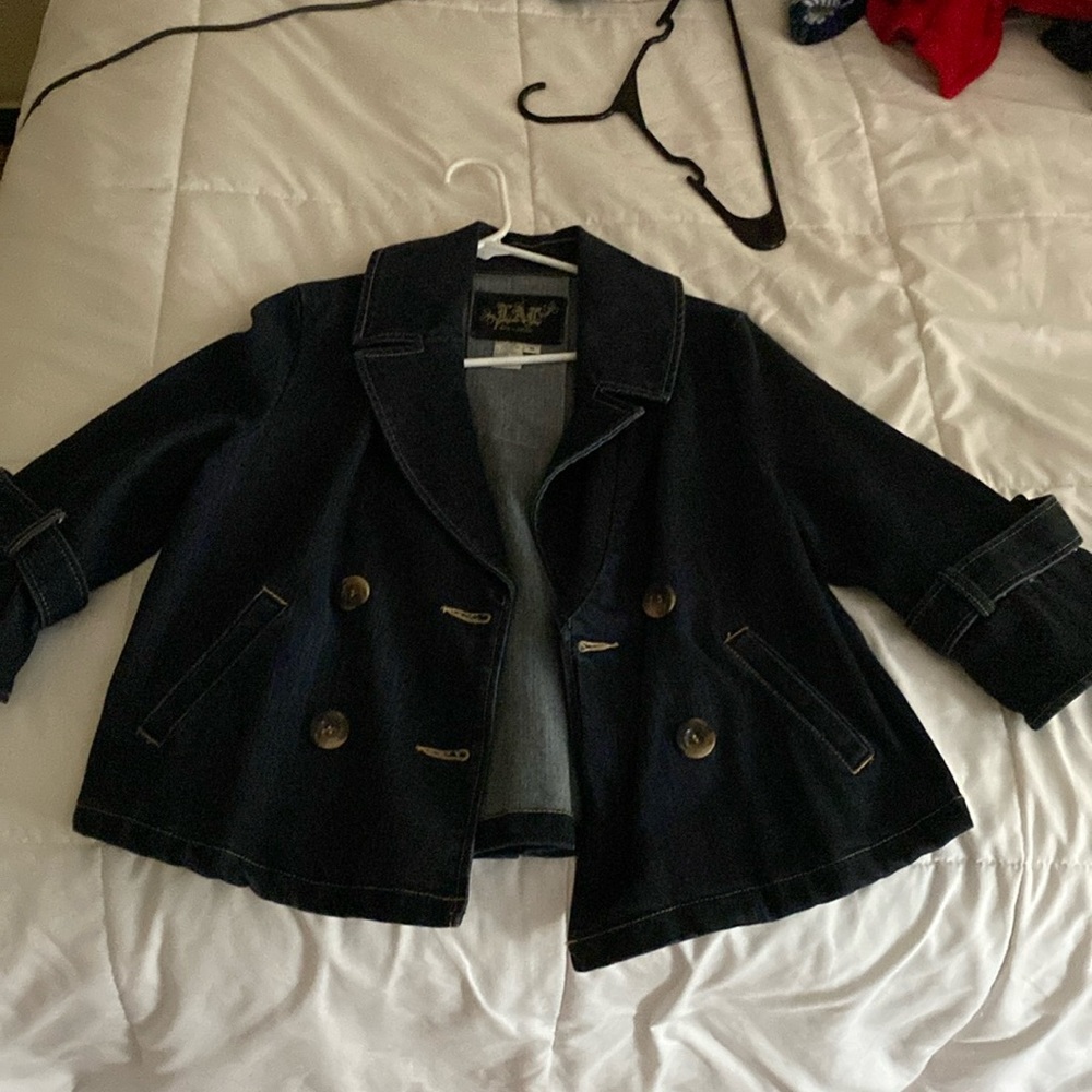 Vintage jean jacket size medium with no flaws